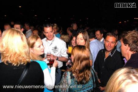 Maandelijkse NMLK De Borrel in Utrecht met 150 nieuwe mensen.