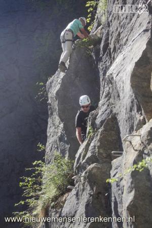 Met 70 nieuwe mensen (20 -45 jaar) all-inclusive in de Belgische Ardennen.