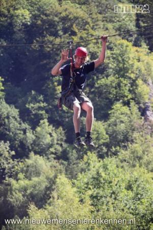 Met 70 nieuwe mensen (20 -45 jaar) all-inclusive in de Belgische Ardennen.