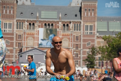 Een Splashmob op het museumplein in Amsterdam Een Splashmob op het museumplein in Amsterdam