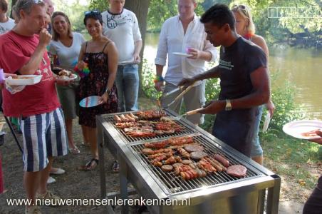 Met meer dan 100 nieuwe mensen BBQ en in het Vondelpark!