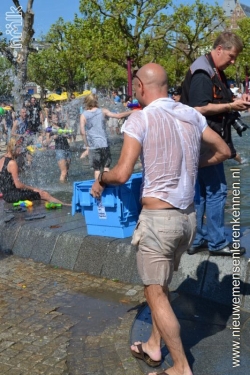 Een Splashmob op het museumplein in Amsterdam Een Splashmob op het museumplein in Amsterdam