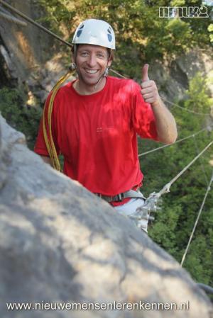 Met 70 nieuwe mensen (20 -45 jaar) all-inclusive in de Belgische Ardennen.