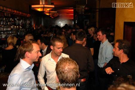Maandelijkse borrel met 150 nieuwe mensen in Amsterdam