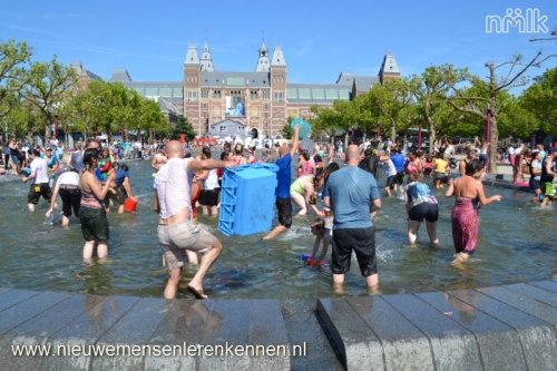 NMLK Splashmob (watergevecht) Amsterdam