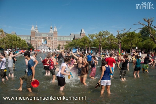 NMLK Splashmob (watergevecht) Amsterdam