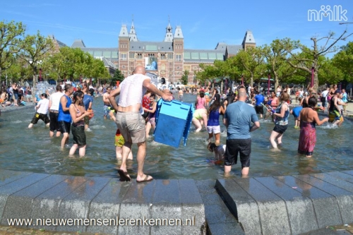 NMLK Splashmob (watergevecht) Amsterdam