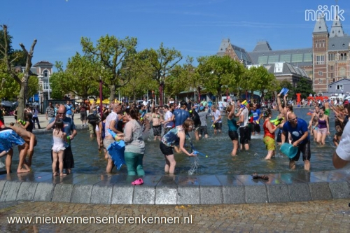 NMLK Splashmob (watergevecht) Amsterdam