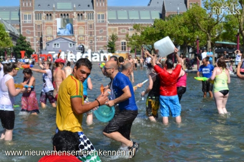 NMLK Splashmob (watergevecht) Amsterdam