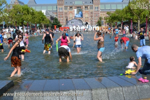 NMLK Splashmob (watergevecht) Amsterdam