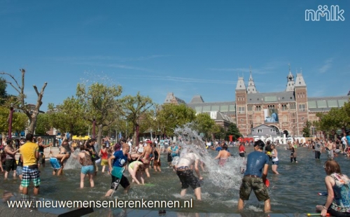 NMLK Splashmob (watergevecht) Amsterdam