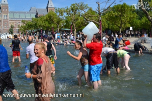 NMLK Splashmob (watergevecht) Amsterdam
