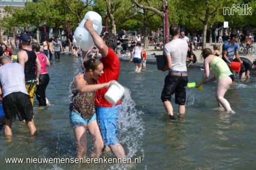 NMLK Splashmob (watergevecht) Amsterdam