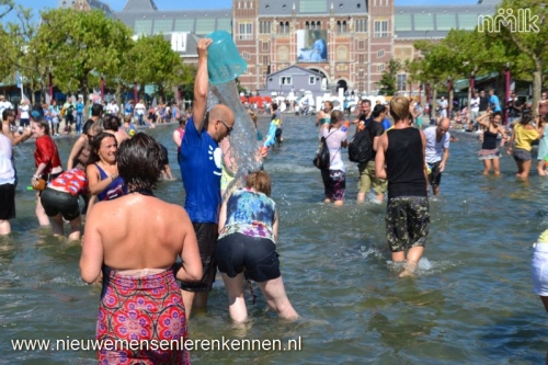 NMLK Splashmob (watergevecht) Amsterdam